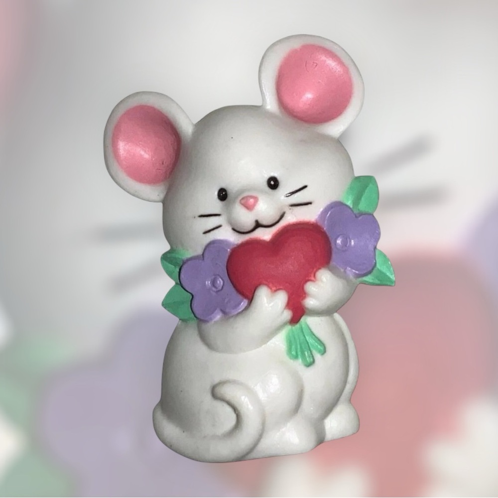 Current PIN FIGURINE Valentines Vintage MOUSE White HEART Flowers Holiday